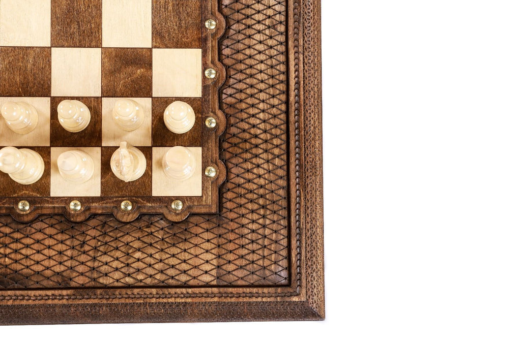 Handcrafted Wooden Chess Table - Unumperfectus