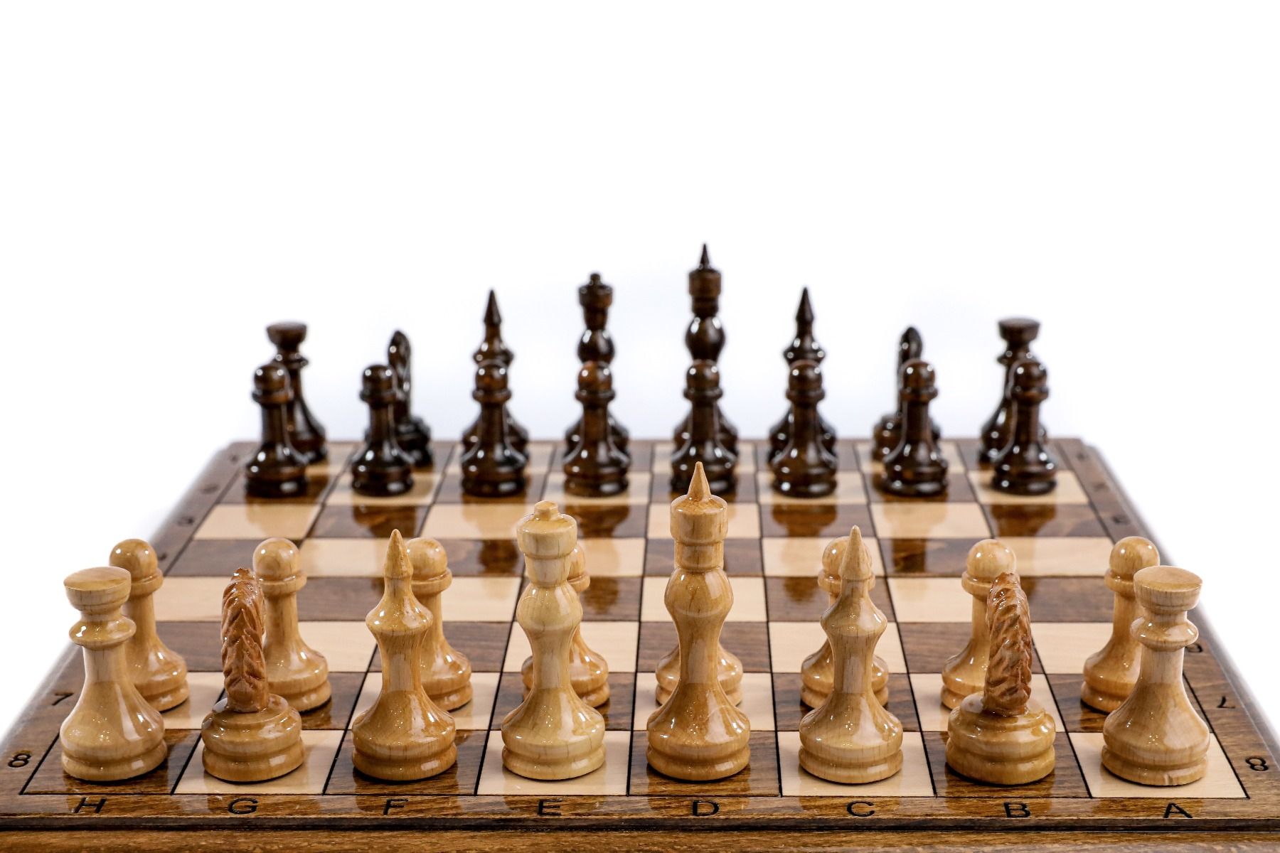 Classic Wooden Chess Set – Handmade Chess Board for Timeless Play - Unumperfectus