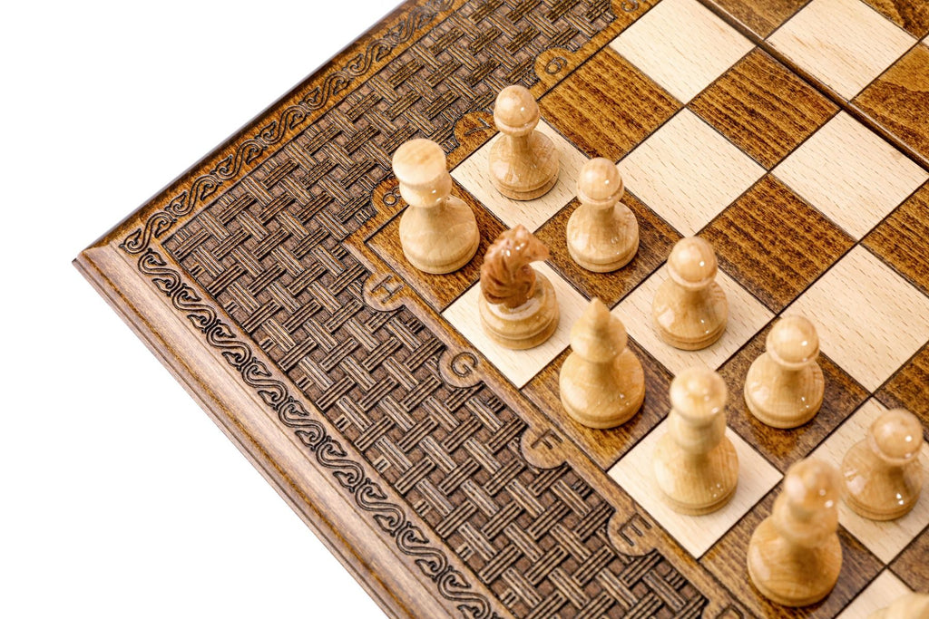 Chess-backgammon with an ornamental braid pattern classic - Unumperfectus