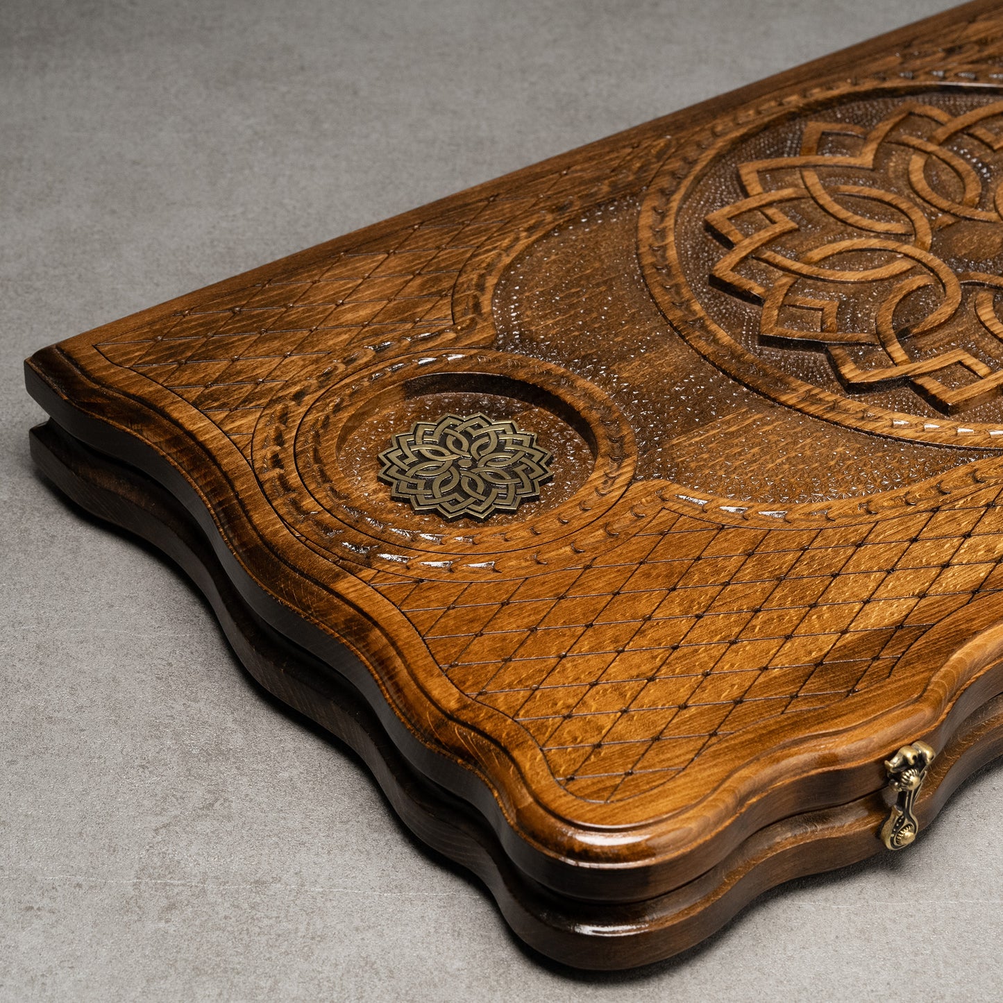 Luxury Backgammon Set – Ornate Carved Design - Unumperfectus