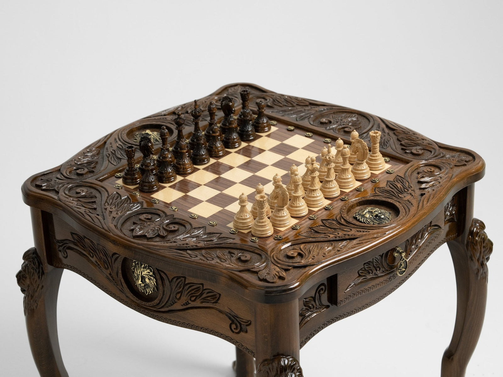 Luxurious Handcrafted Chess Table with Lion Accents and Bronze Detailing - Unumperfectus