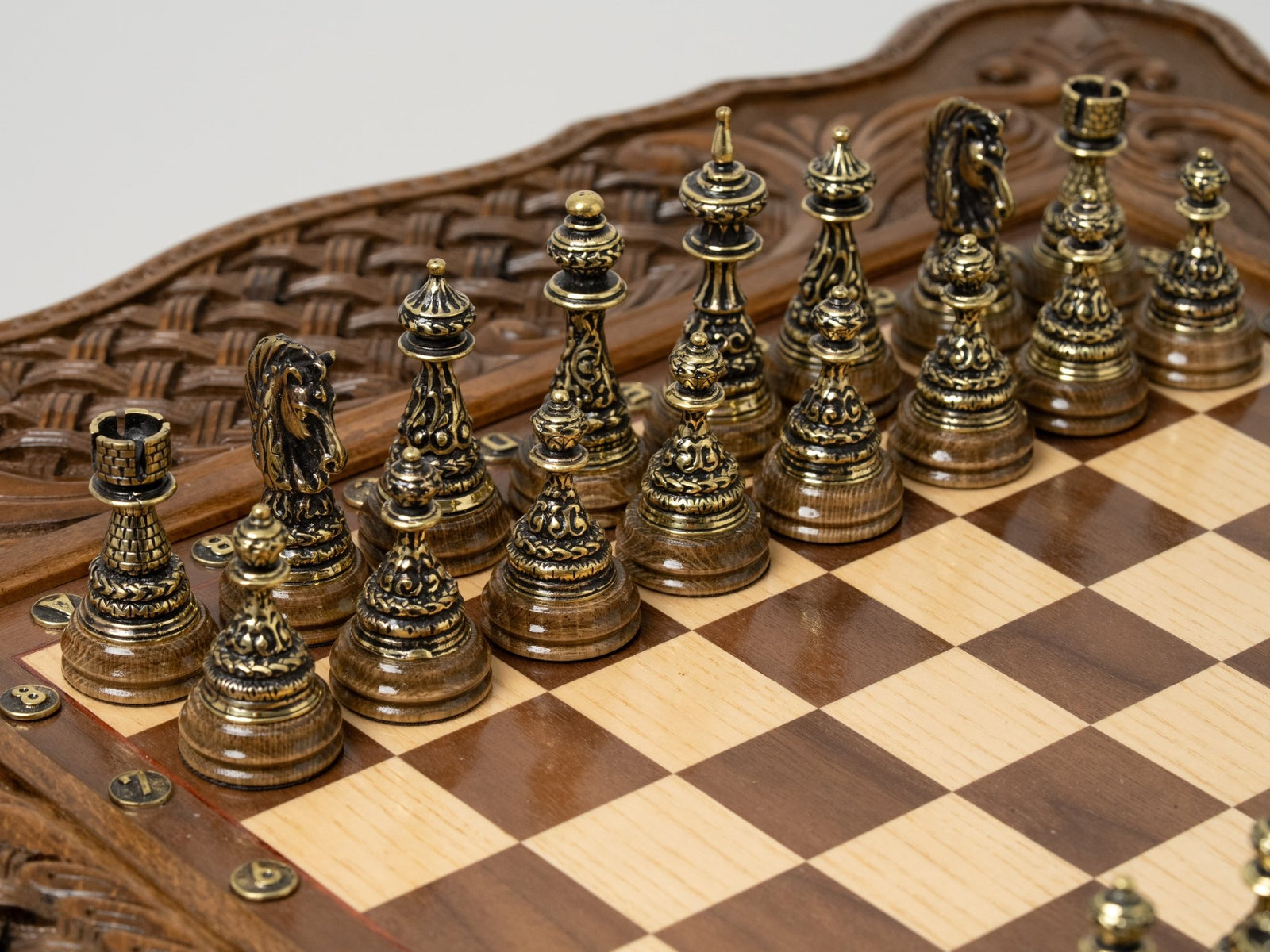 Chess Table Carved Wooden with Bronze Pieces - Unumperfectus