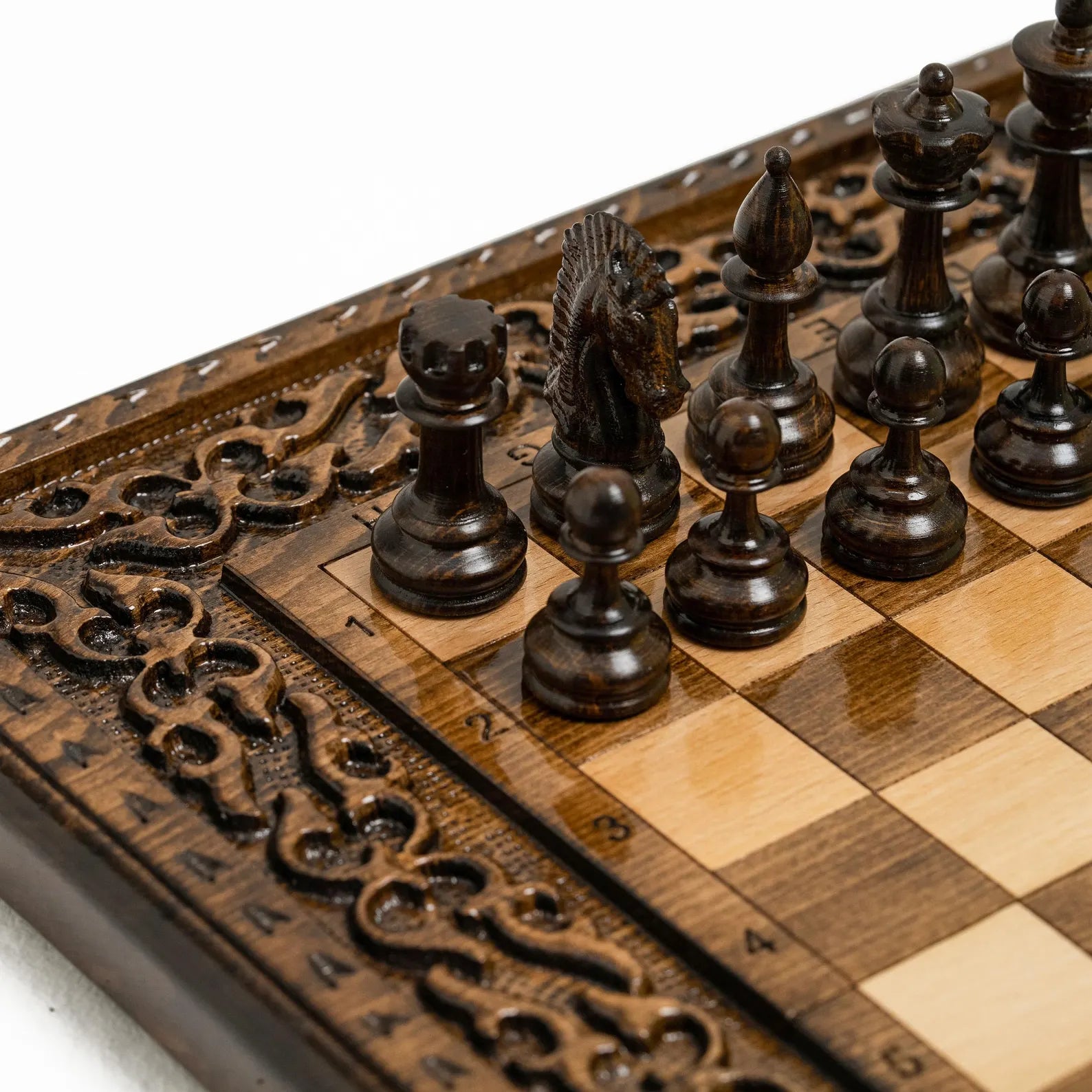 CHESS SET - Carved with Ornaments - Unumperfectus