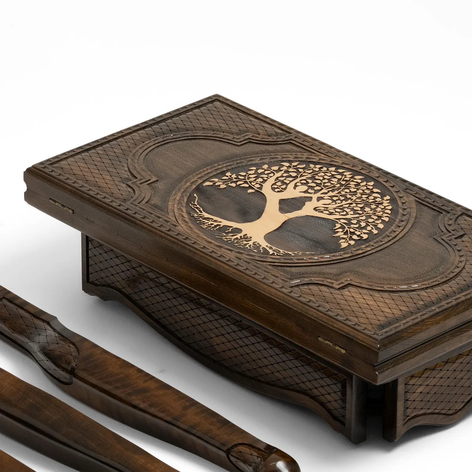 Exquisite Luxurious Chess Table - Handcrafted Statement Piece - Unumperfectus