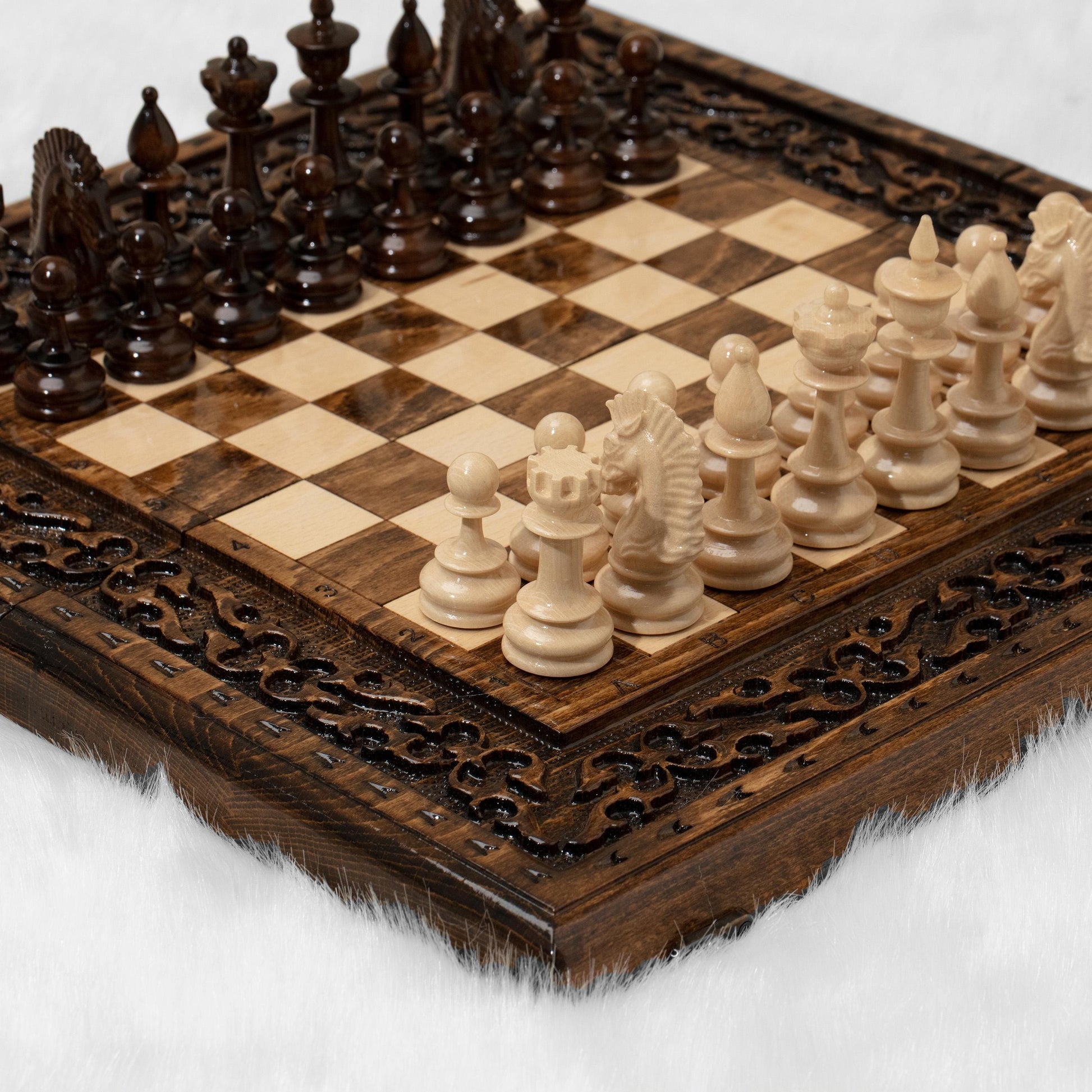 CHESS SET - Carved with Ornaments - Unumperfectus