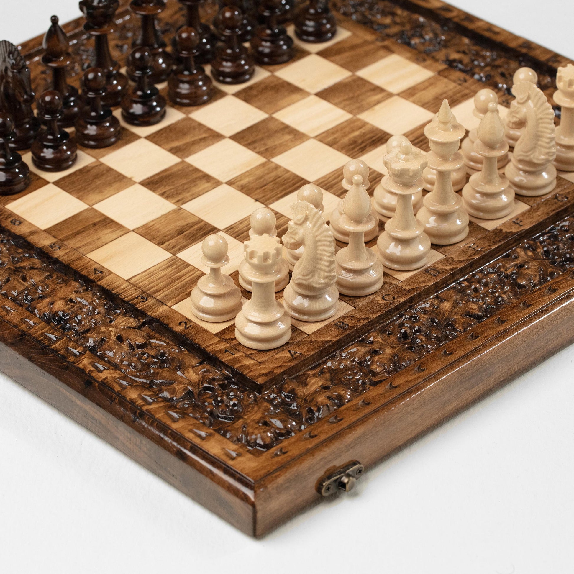 Wooden Chess Set with Grape - Unumperfectus