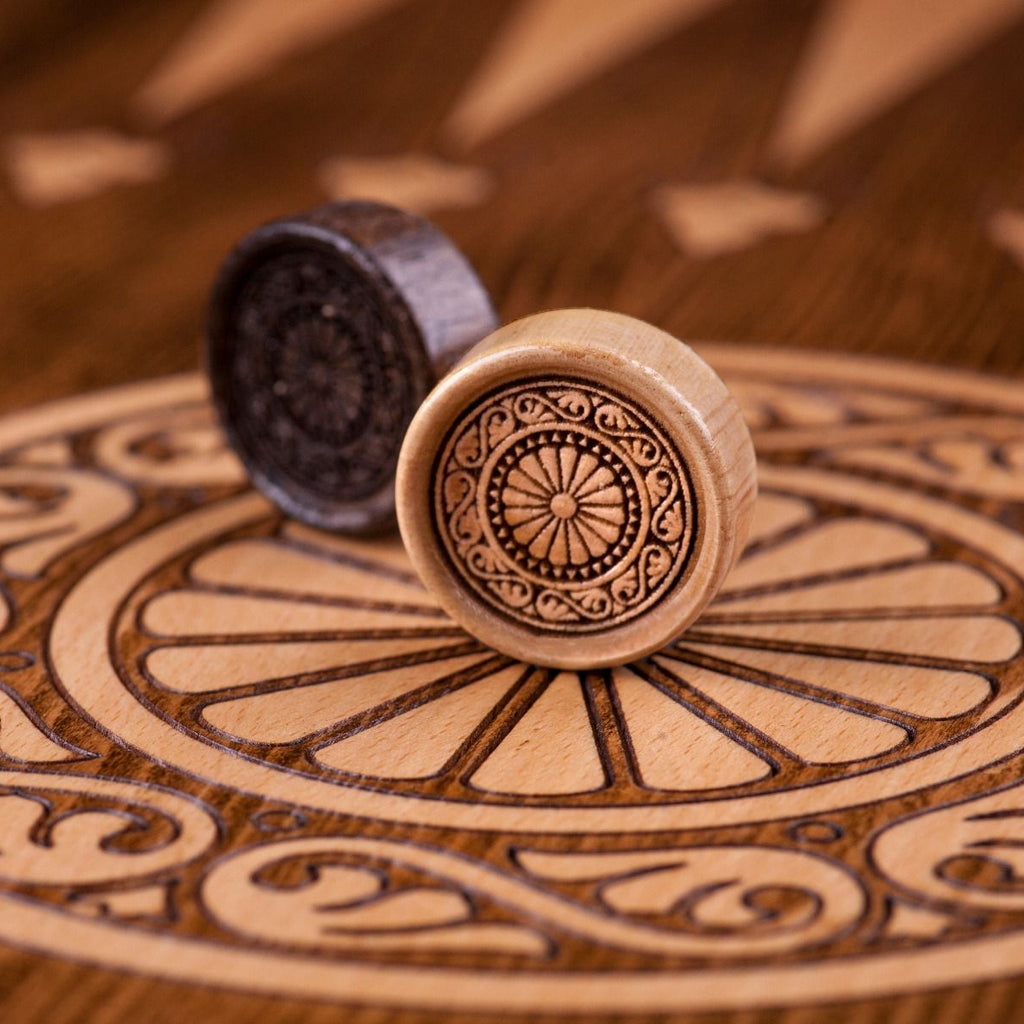 Wooden Backgammon Pieces with Elegant Ornament Design - Unumperfectus